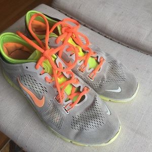 Nike Size 6 Women’s Tennis Shoes